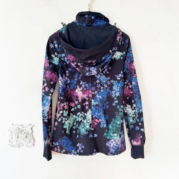 Lululemon Run Bandit Hooded Jacket Black Multicolor Floral Petal Pop 4 - Picture 10 of 12